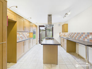 Kitchen/Breakfast Room- click for photo gallery